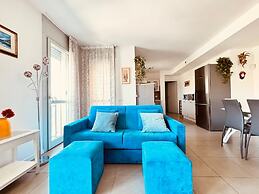 Modern and Peaceful Apartment With Balcony