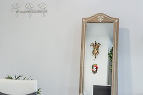 Modern and Peaceful Apartment With Balcony