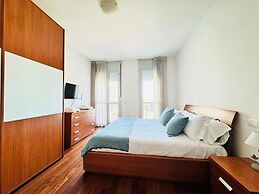 Modern and Peaceful Apartment With Balcony