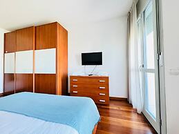 Modern and Peaceful Apartment With Balcony