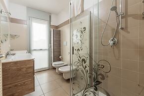 Modern and Peaceful Apartment With Balcony