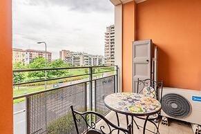 Modern and Peaceful Apartment With Balcony
