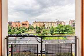 Modern and Peaceful Apartment With Balcony
