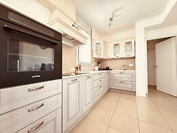 Modern and Peaceful Apartment With Balcony