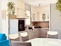 Modern and Peaceful Apartment With Balcony