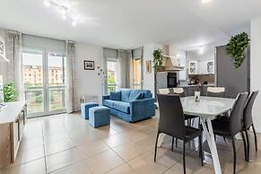 Modern and Peaceful Apartment With Balcony