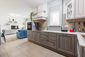 Modern and Peaceful Apartment With Balcony