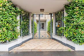 Modern and Peaceful Apartment With Balcony
