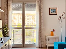 Modern and Peaceful Apartment With Balcony