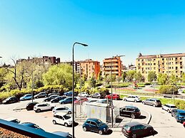 Modern and Peaceful Apartment With Balcony