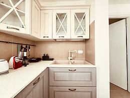 Modern and Peaceful Apartment With Balcony