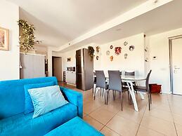 Modern and Peaceful Apartment With Balcony