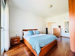 Modern and Peaceful Apartment With Balcony