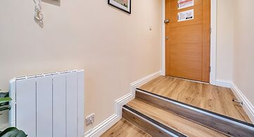 London Street Apt By REDWOOD STAYS