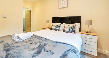 London Street Apt By REDWOOD STAYS