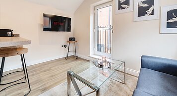 London Street Apt By REDWOOD STAYS