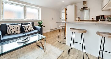 London Street Apt By REDWOOD STAYS
