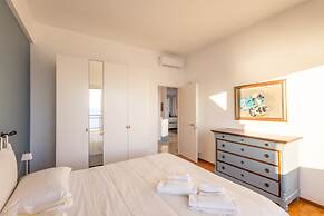 Sky & Sea Apartment by Wonderful Italy