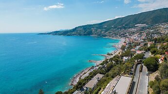 Sky & Sea Apartment by Wonderful Italy