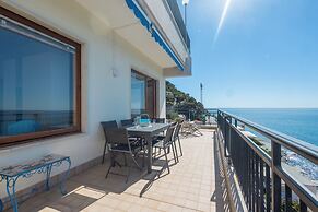 Sky & Sea Apartment by Wonderful Italy