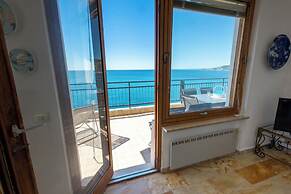 Sky & Sea Apartment by Wonderful Italy