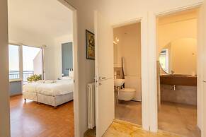 Sky & Sea Apartment by Wonderful Italy