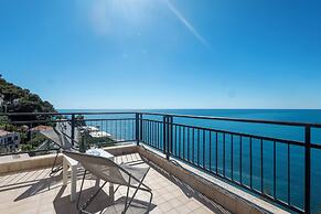 Sky & Sea Apartment by Wonderful Italy