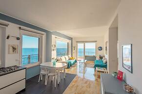 Sky & Sea Apartment by Wonderful Italy