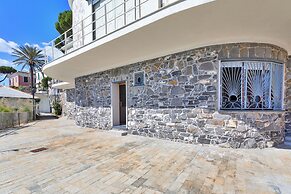 A Few Steps from the Sea