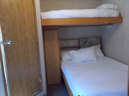 Arctic Homestead Suite 2