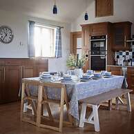 Triskele Detached Characteristic Home Sleeps 10