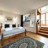 Triskele Detached Characteristic Home Sleeps 10