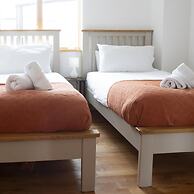 Triskele Detached Characteristic Home Sleeps 10