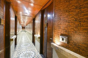 Fabhotel Billionaire Inn