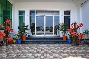 Fabhotel Jb Square Resort