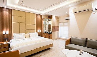 Oriva Vinflora Residency