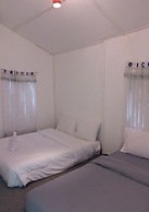 Inthawa Resort (Feuang, Laos)