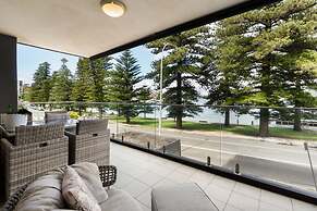 Stylish Manly Apartment With Harbour Views
