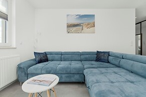 Apartment With Parking by Renters