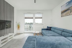 Apartment With Parking by Renters