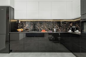 Apartment With Parking by Renters