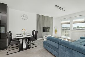 Apartment With Parking by Renters
