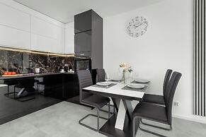 Apartment With Parking by Renters