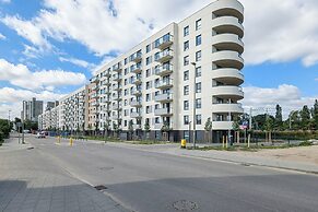 Apartment With Parking by Renters