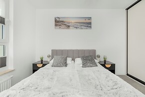 Apartment With Parking by Renters