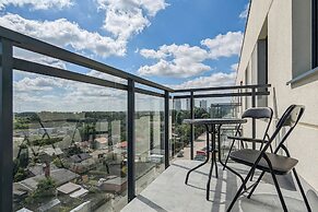 Apartment With Parking by Renters