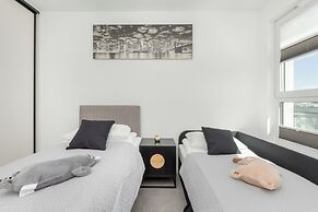 Apartment With Parking by Renters