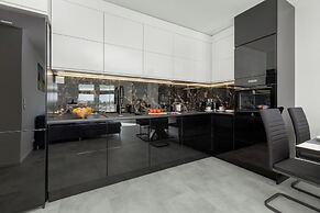 Apartment With Parking by Renters