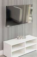 Apartment With Parking by Renters