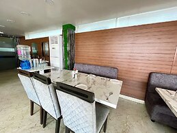 TBS Sea View - Full AC- Pool & Breakfast